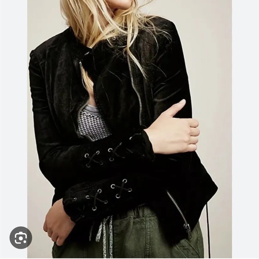 🚨Free people Lacey velvet moto jacket black🚨
